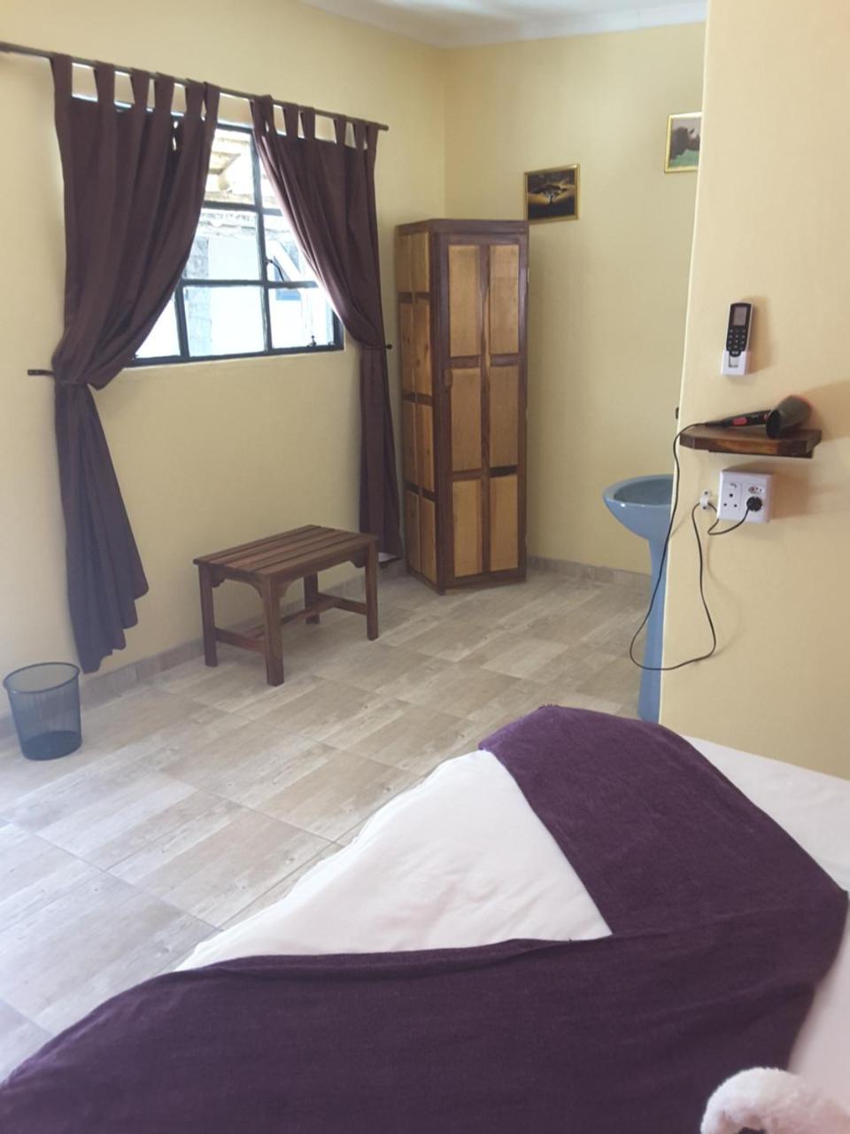 Melissa'S Guest House Kamanjab Exterior photo